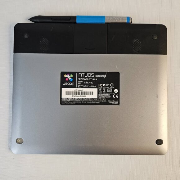 Wacom CTL-480 Intuos Small Creative Pen & Touch Tablet - Picture 3 of 5